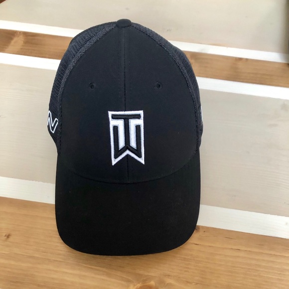 Nike Other - Black Tiger Woods fitted hat.